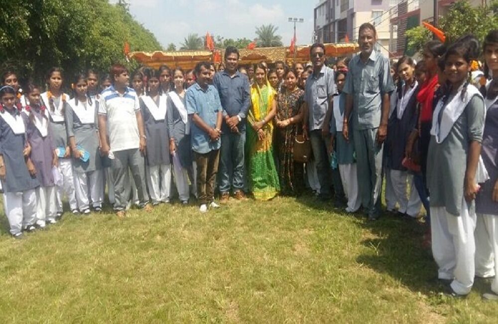 2000 कन्याओ का पाद पूजन और कन्याओ का भोजन रखा गया